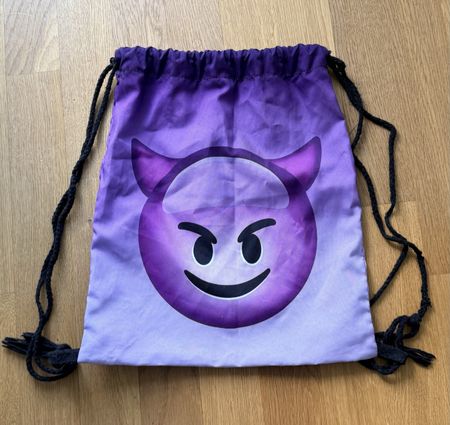 Turnbeutel mit Teufel Emoji Motiv,