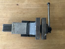 Maschinenschraubstock schwarz gebraucht guter Zustand