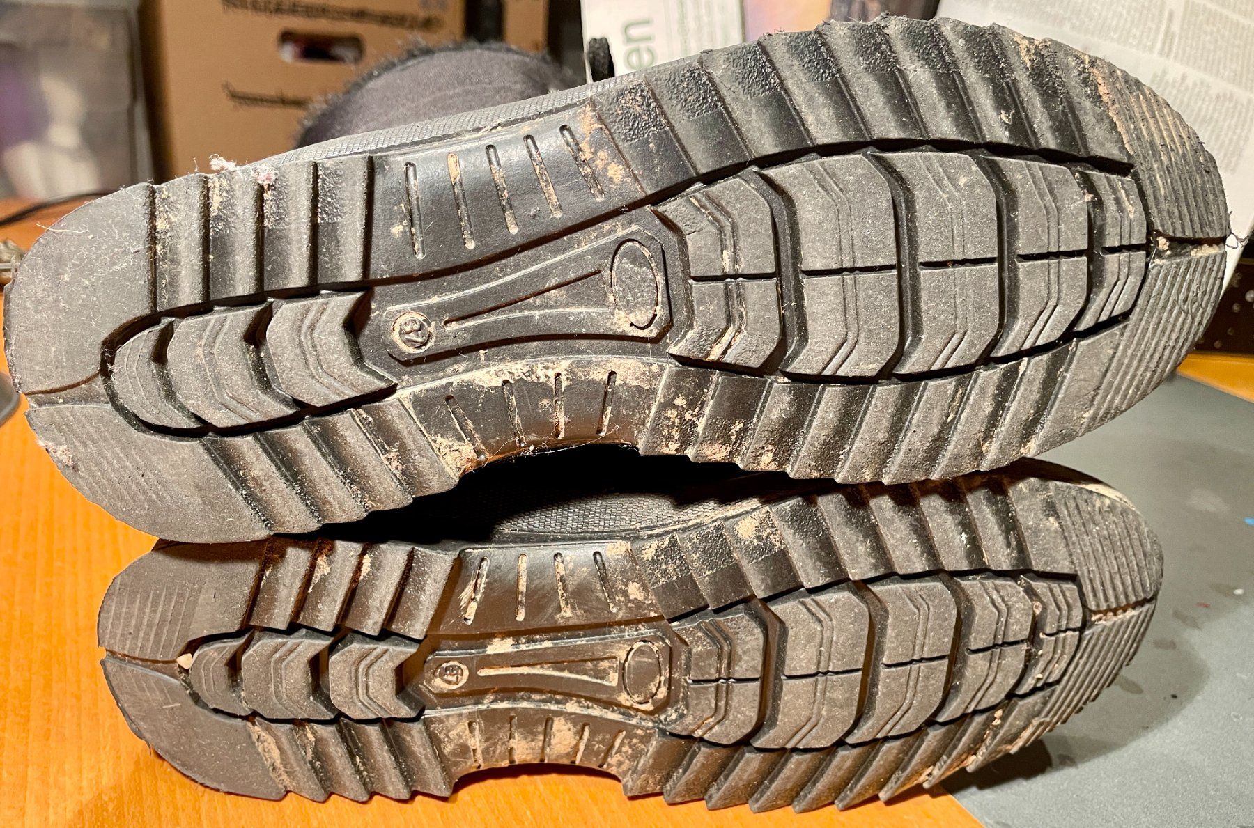 Scarpe da donna: dicke schwarze Winterstiefel Gr. 37 – Usato da Neuendorf venduto da Knopfi 4