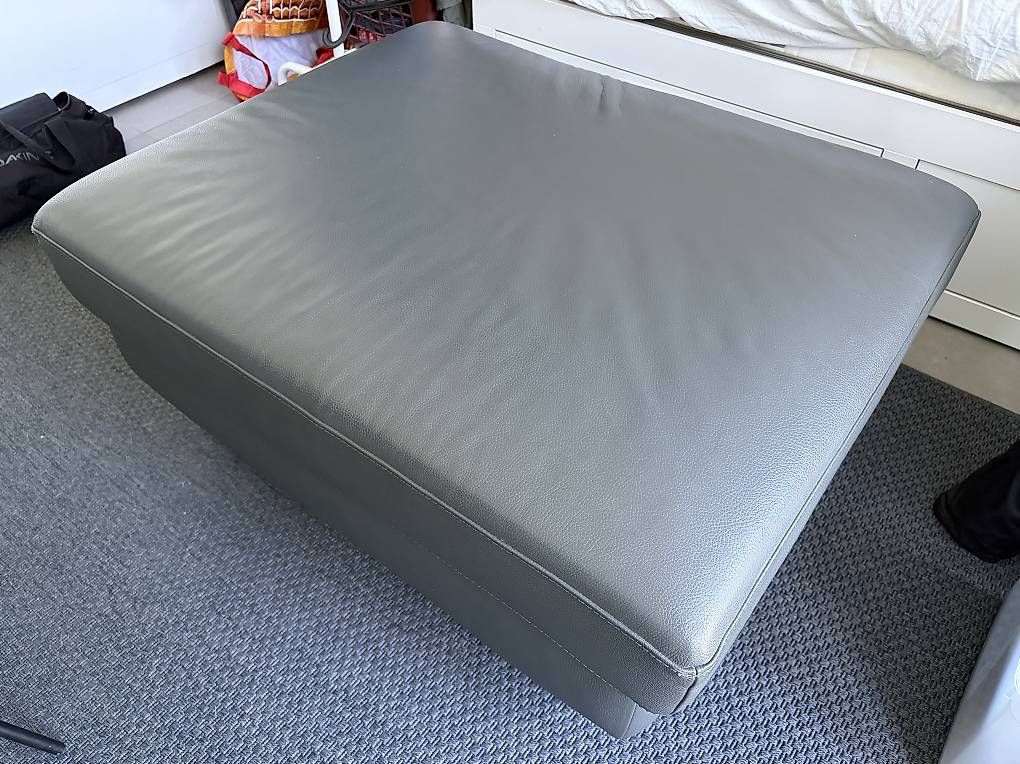 Poltrone: Pouf en cuir comme neuf – Usato da La Sarraz venduto da Icarus150