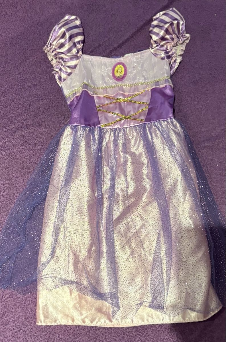 Costumi: Robe raiponce princesse taille 4/6 ans – Usato da Lausanne venduto da emmaocchipinti
