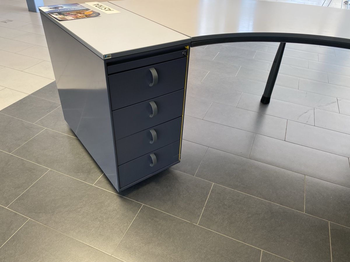 Lista Bureaux: Büro mit 3 Arbeitsplätzen – D'occasion à Hägglingen par Karin0802 8