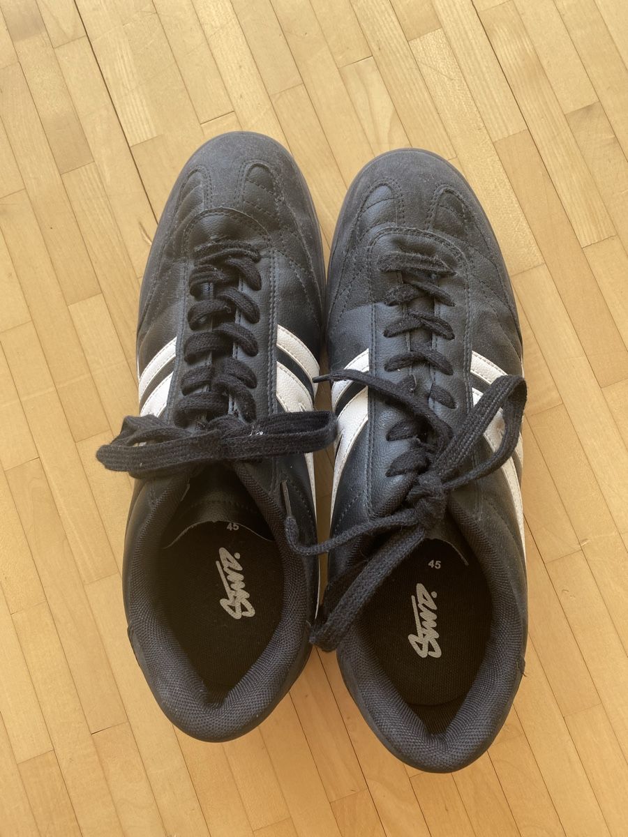 Scarpe da uomo: Schwarze Schuhe Grösse 45 – Usato da Sitterdorf venduto da SecondHandRe 3