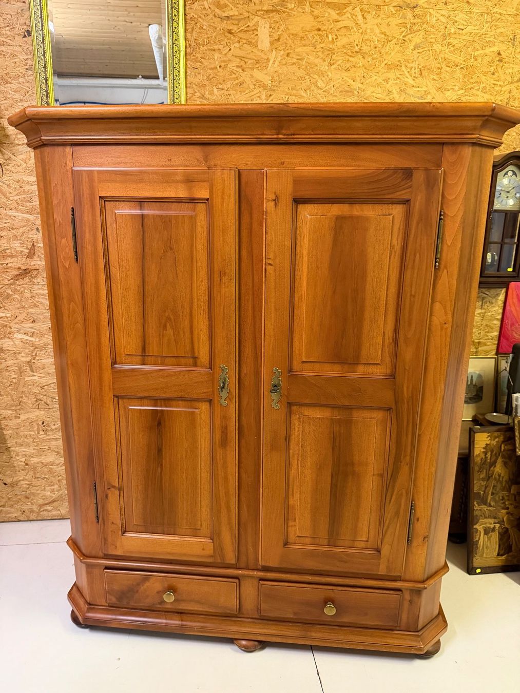 Armadi: Hallenschrank Nussbaum – Usato da Ebikon venduto da Berku