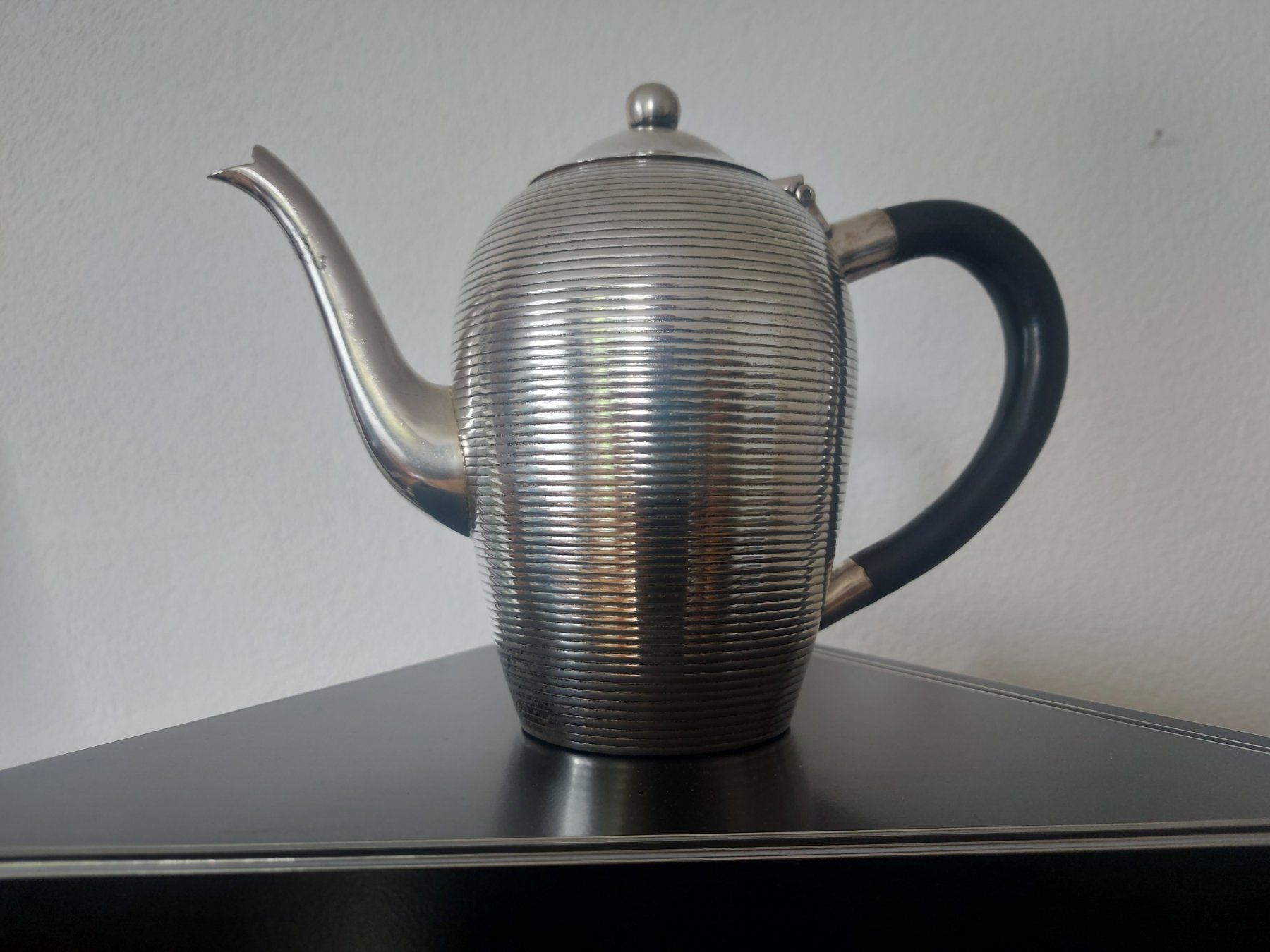 Teiere: Design Kaffeekanne Silber, Ebenholzgriff – Usato da Pfäffikon ZH venduto da eric0113