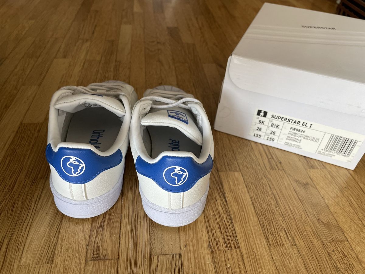 Adidas Scarpe per ragazzi: Kinder Adidas Superstar Gr 26 mit Karton – Nuovo (secondo la descrizione) da luzern venduto da plueschmors. 6