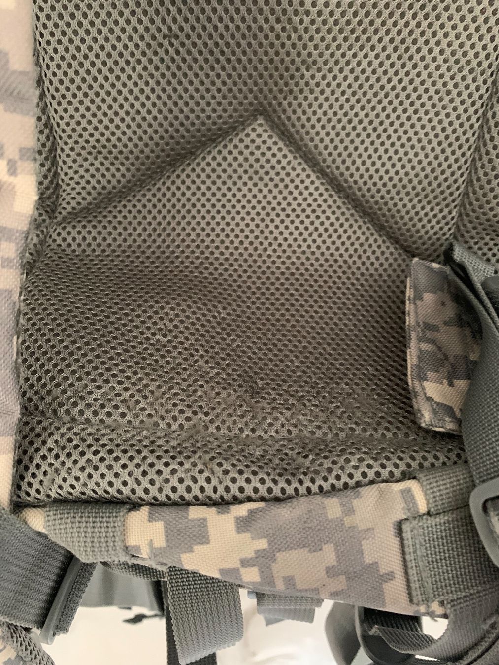 Zaini: Assault Day Pack Rucksack Militär – Usato da Benken SG venduto da tame_impala 8