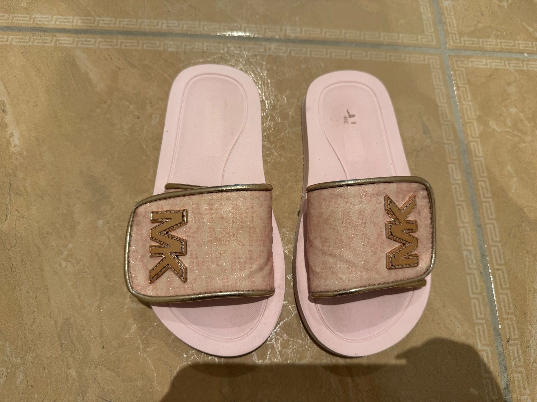 Michael Kors Schuhe für Mädchen: Michael Kors süsse Badeschuhe, 30 – Gebraucht aus Klingnau von Markus14