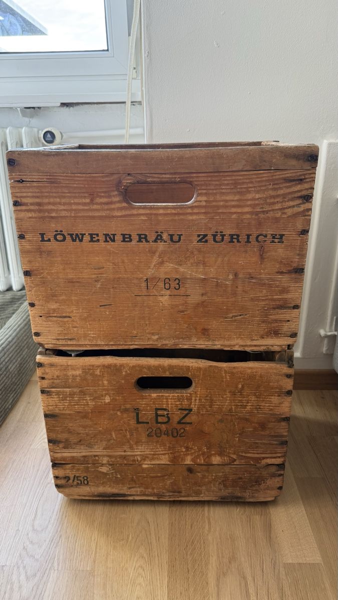 Casse di vino e birra: 2 Löwenbräu Holzkisten – Usato da Zürich venduto da Riley16