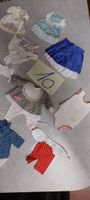 viele kleine Puppenkleidchen