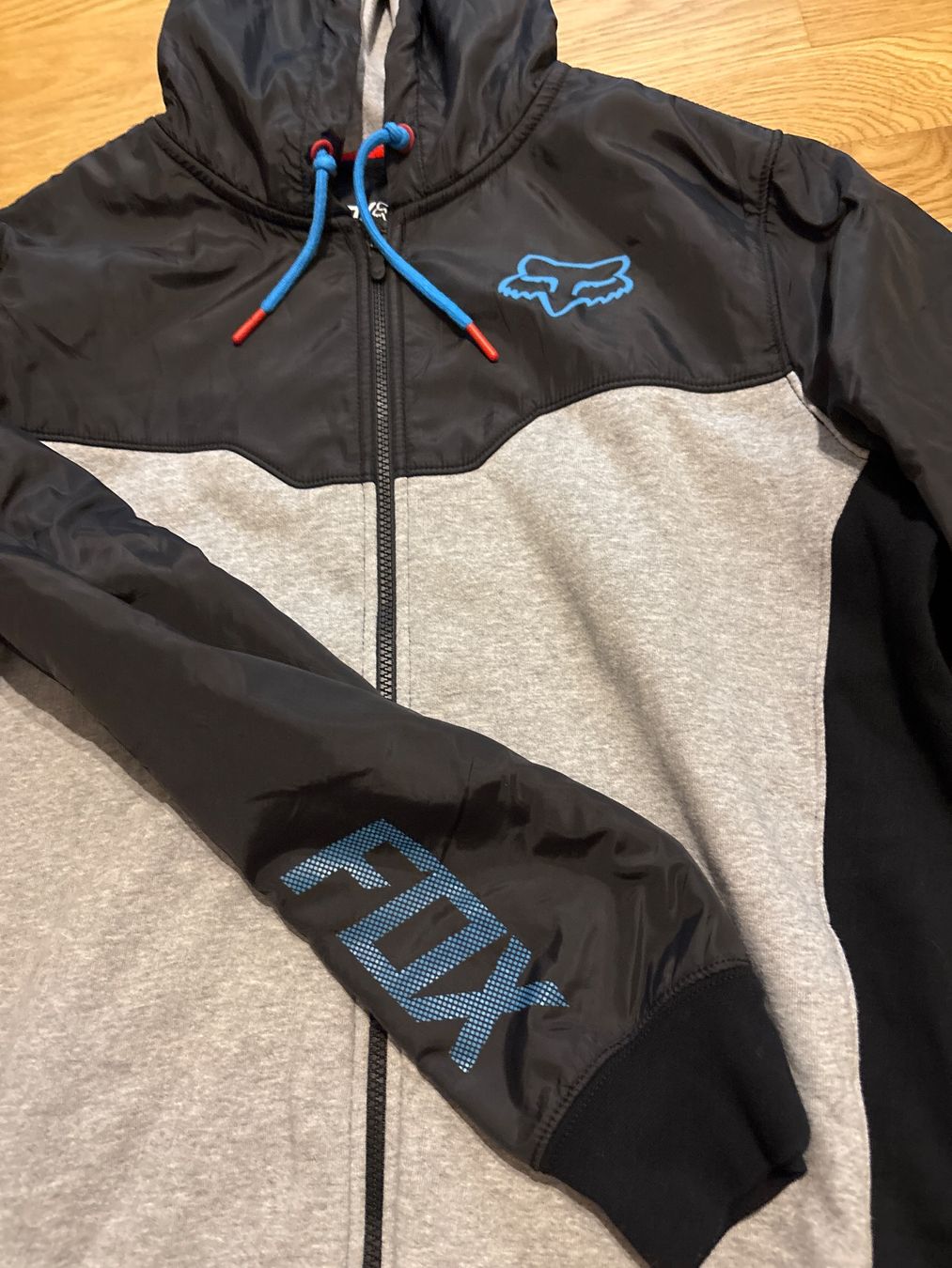 Fox Pulls & Sweat-shirts: Herren FOX Kaputzenpullover / Jacke M – D'occasion à Rünenberg par ZwergLi100 1