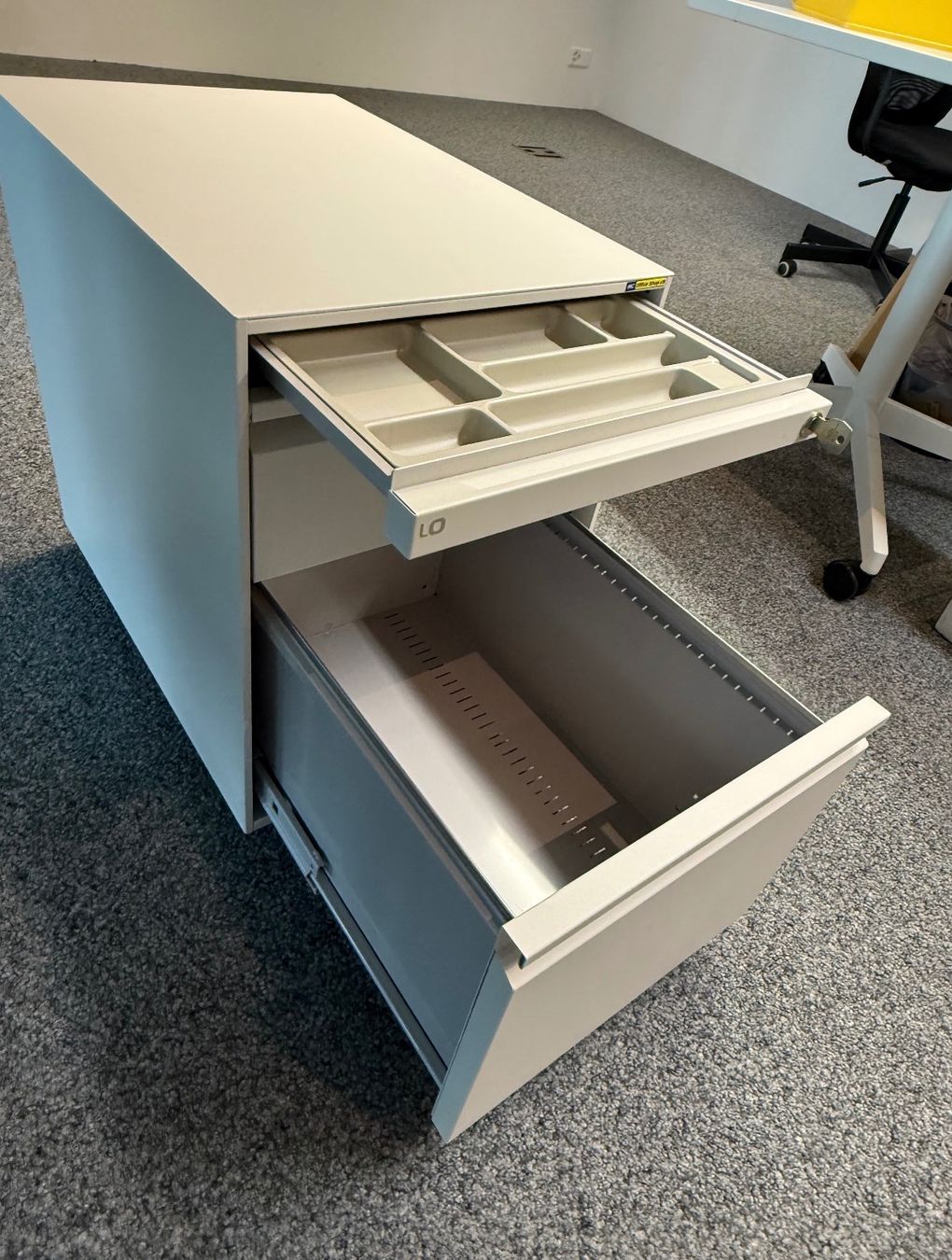 Eléments de bureau: Bürokorpus mit Rollen – D'occasion à Dietikon par Oberentfelden_ 2