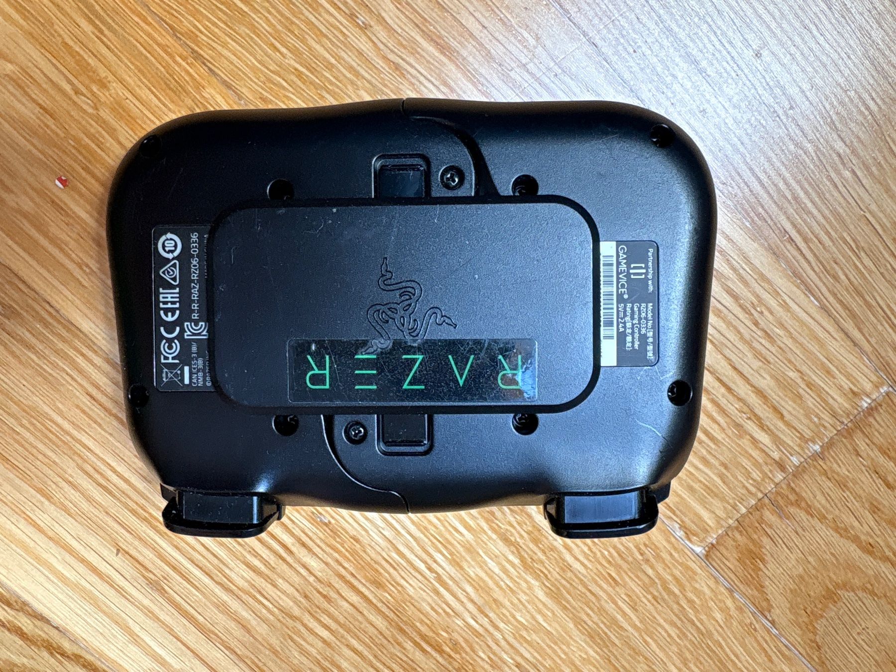 Razer Sistema di controllo: Razer Kishi Mobile Gaming Controller – Nuovo (secondo la descrizione) da Zürich venduto da Fabienne059 1