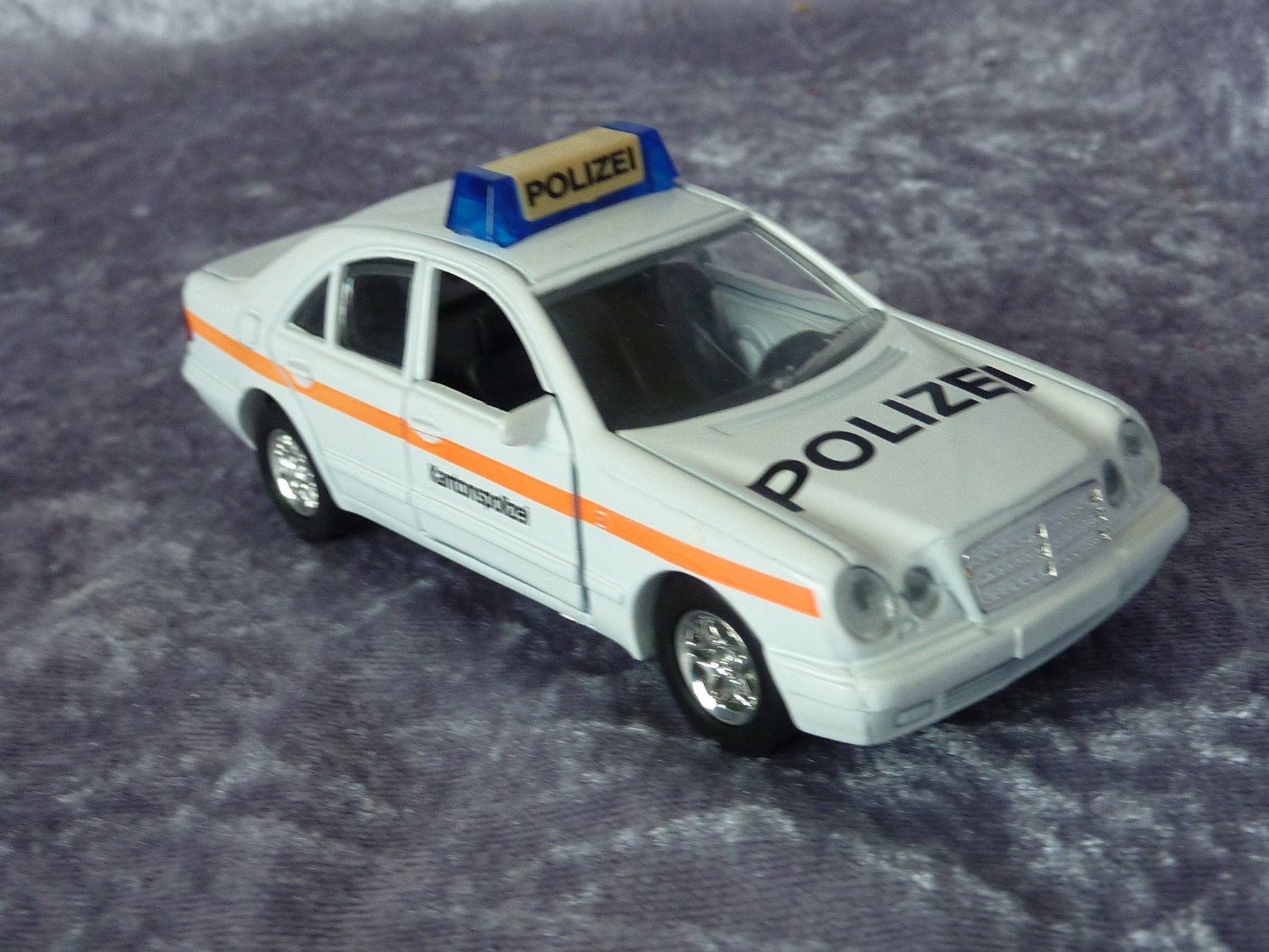 Mercedes-Benz Modellini d'auto: Mercedes W210 Polizei 1:43 – Usato da Dürrenäsch venduto da modellautos4you 3