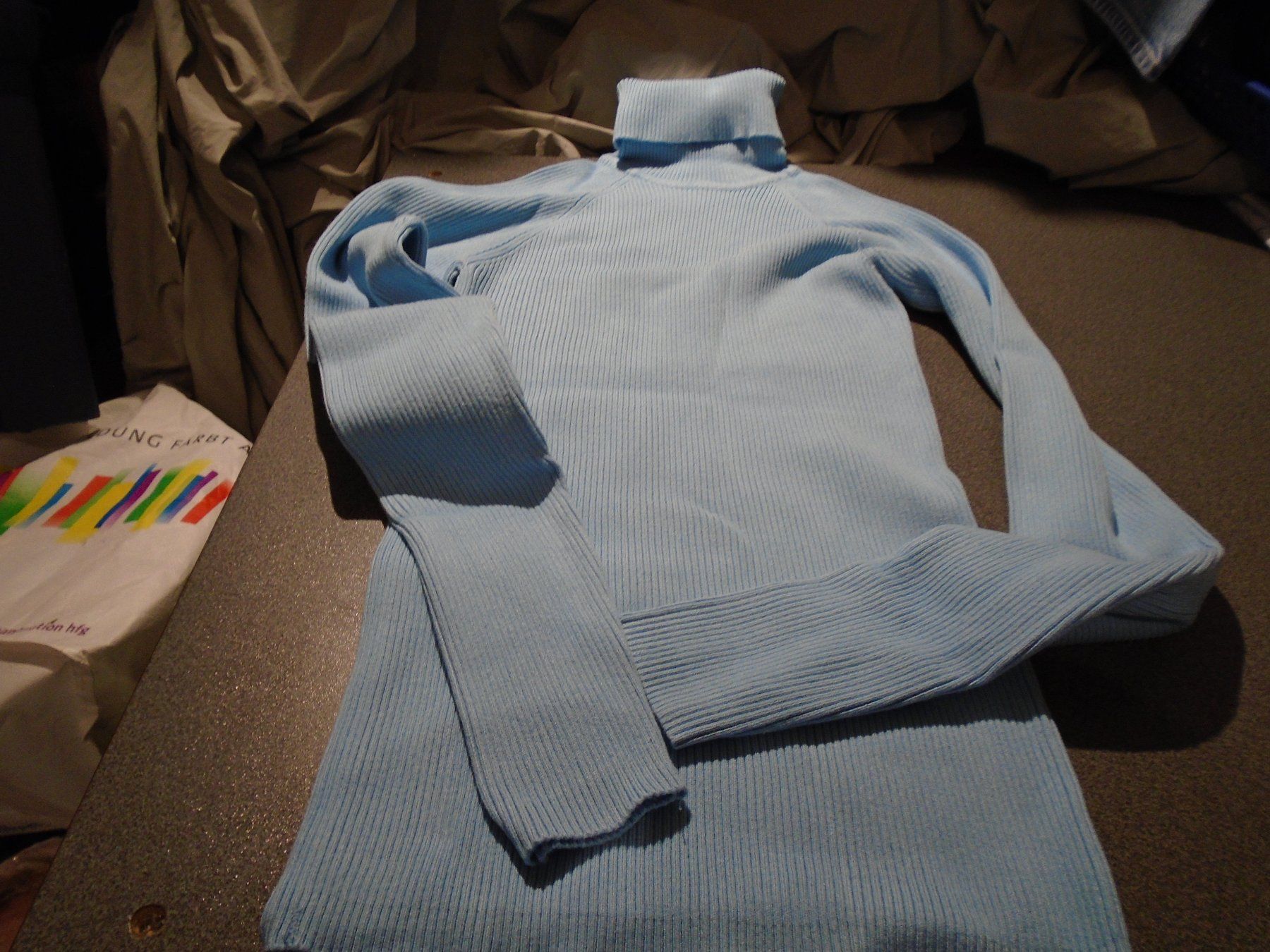Pullover & Sweatshirts: Rollkragenpullover ca. Grösse S, hellblau – Gebraucht aus Zürich von abraxas1291