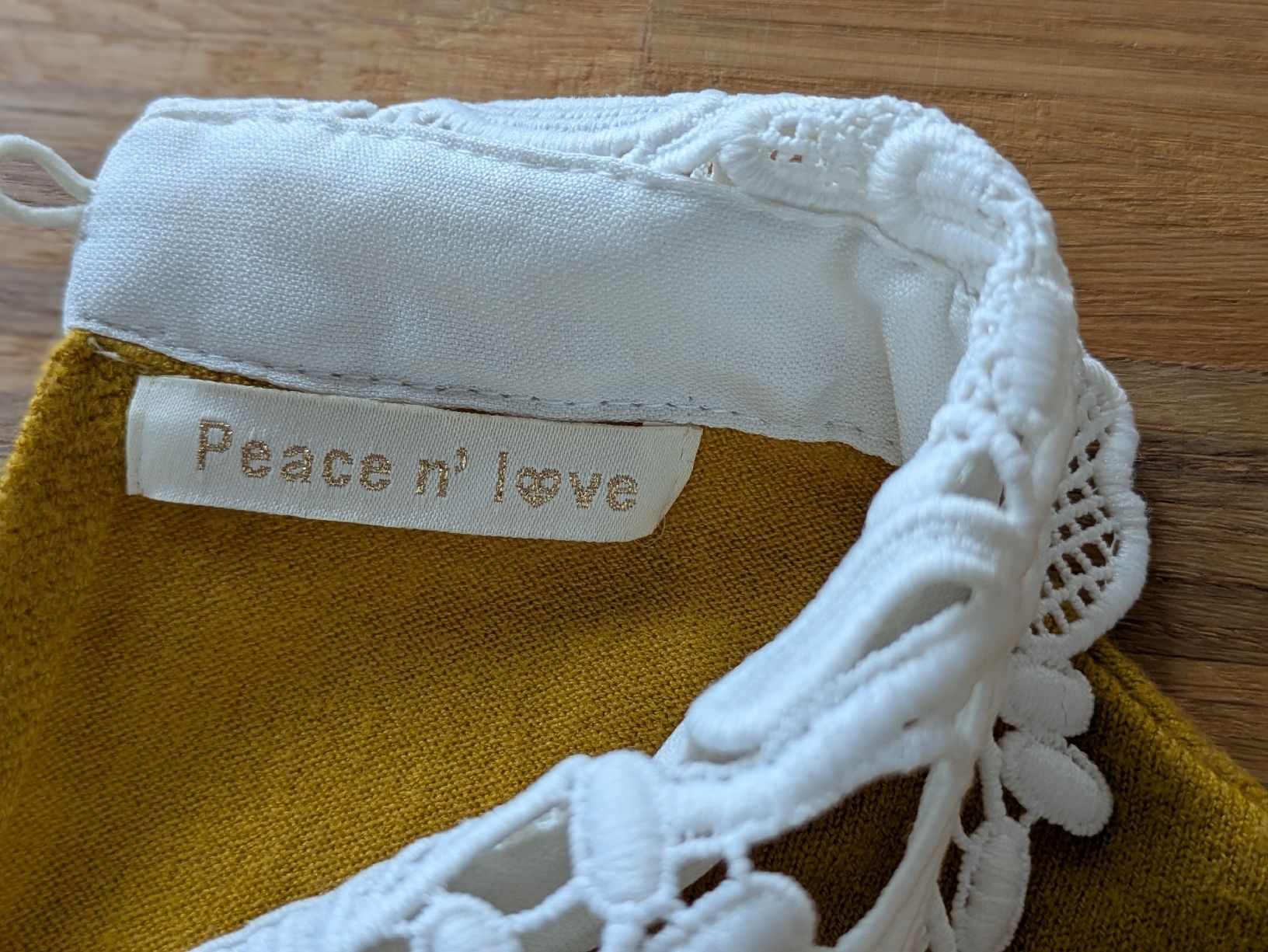 Pullover & Sweatshirts: Peace n' love Pullover, Senfgelb, Spitze Kragen, Herbst – Gebraucht aus Basel von Blumenwiese2 1
