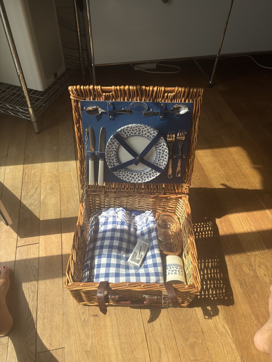 Altro per la casa: Picnic basket with tableware and checkered blanket – Usato da Zürich venduto da lun_cdx7 3