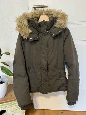 Warme Jacke Winterjacke Gr. 38 mit Kapuze Kunstfell