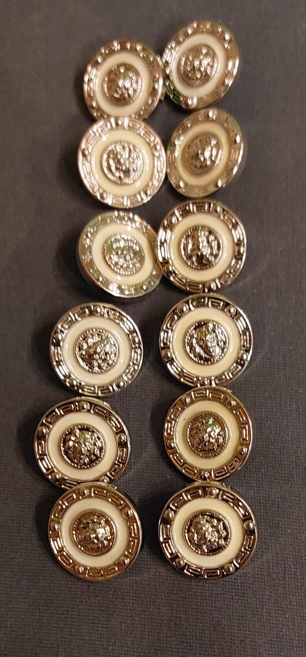 Bottoni: 12 silbern/beige farbene Knöpfe, Durchmesser ca. 2 cm – Nuovo (secondo la descrizione) da Sargans venduto da blauberg