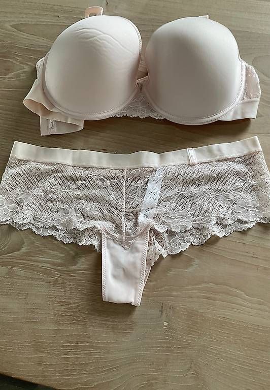 Autres dessous: Garnitur Chantelle – D'occasion à Grüt (Gossau ZH) par hecht011
