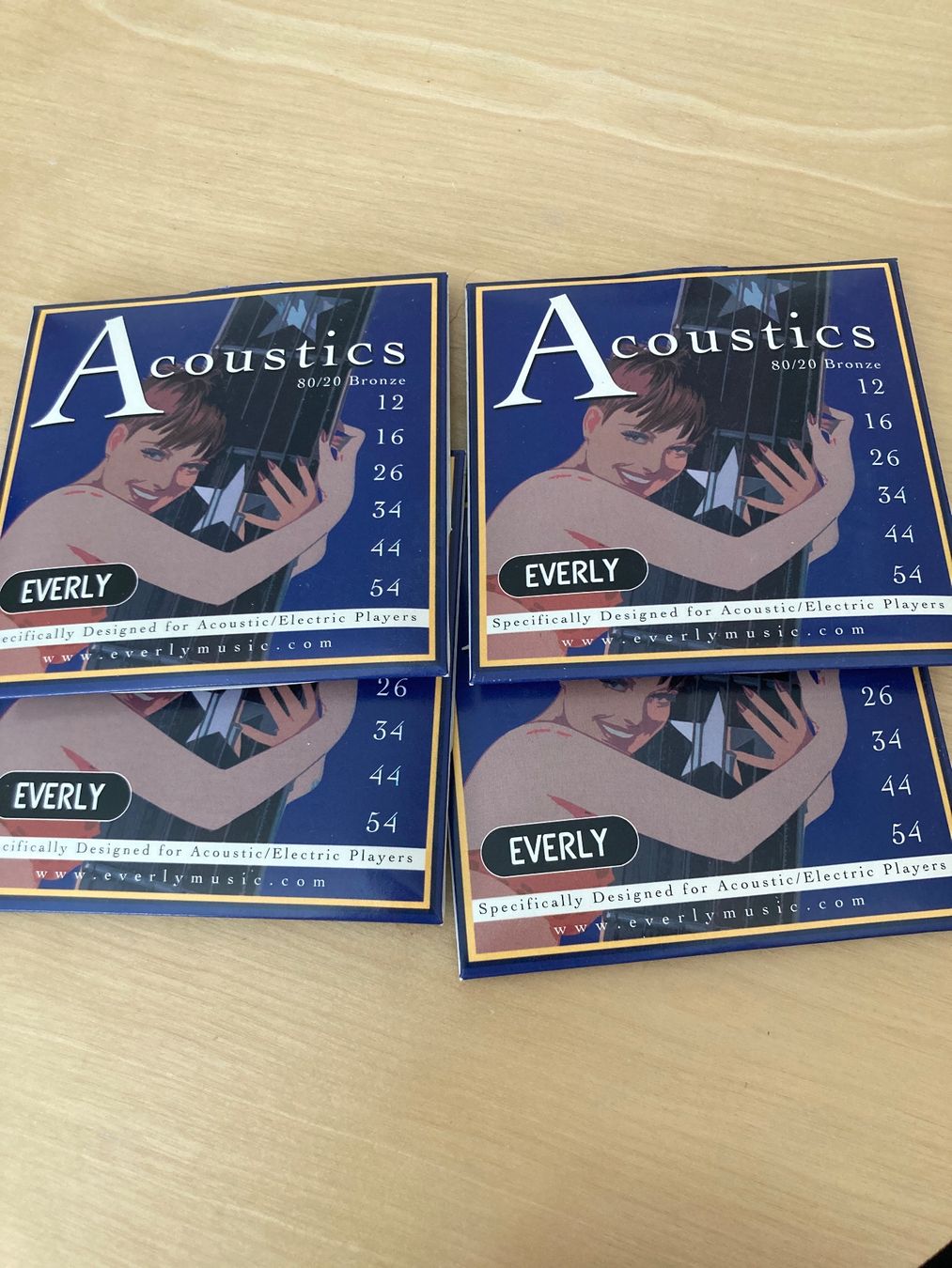 Strumenti musicali: Cordes Everly accoustic – Nuovo e nell'imballaggio originale da Les Breuleux venduto da alexcooper