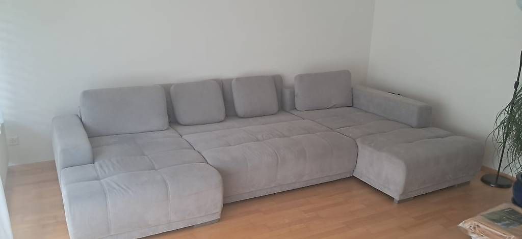 Sofas: Stoffsofa hellgrau mit Schlaffunktion – Gebraucht aus Zürich von bluetteblue