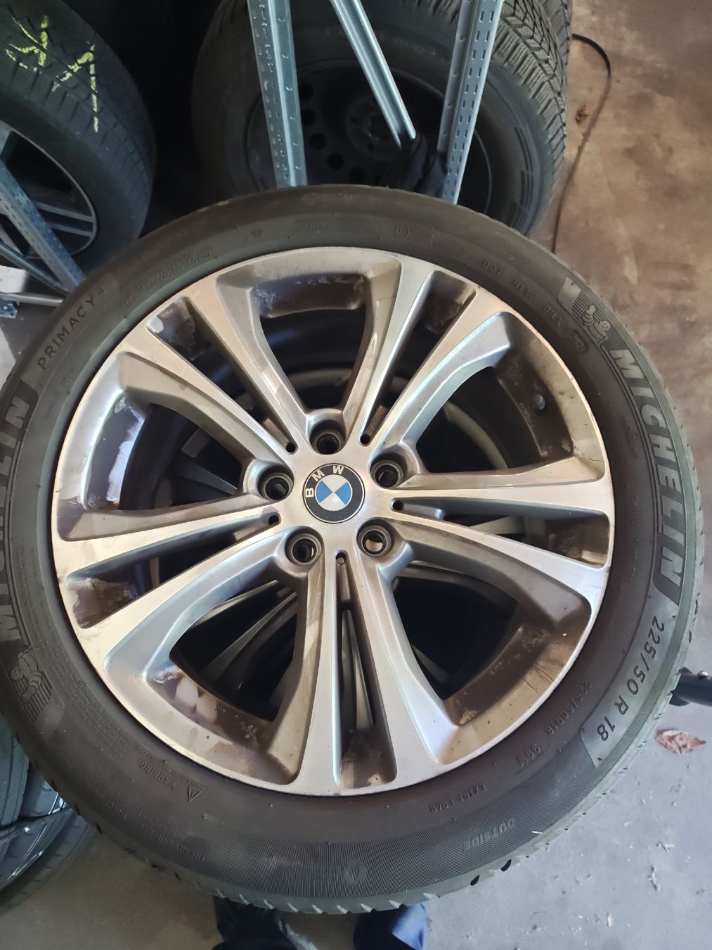 BMW Pneus & Kompletträder: BMW X 1 Räder 7.5x18 225/50/18 ca 4.5mm – Gebraucht aus Meikirch von mischiberg