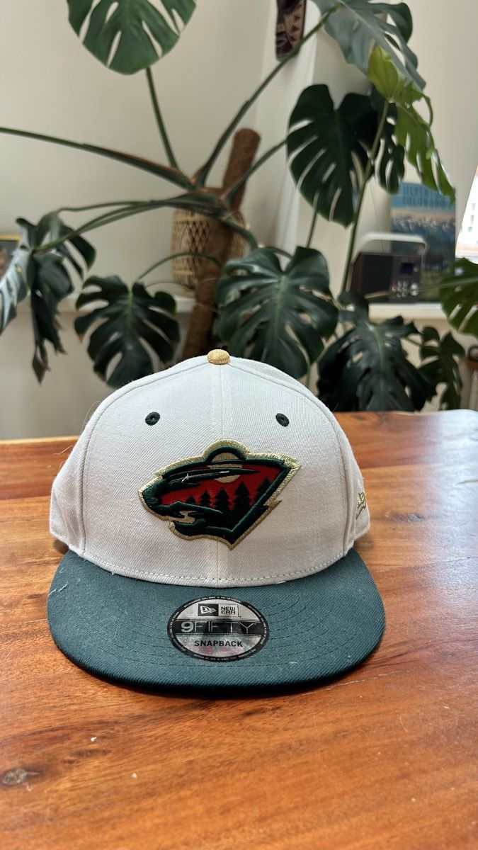 New Era Hüte, Mützen & Caps: Snapback Cap Minnesota Wild NHL – Gebraucht aus Basel von Tshabajuju