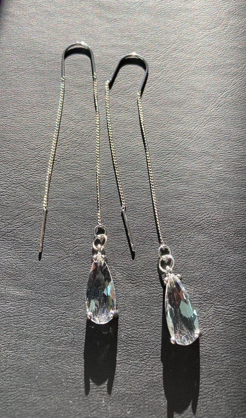 Orecchini pendenti & Orecchini a lobo: Longues boucles argentées à cabochon de verre transparent – Nuovo e nell'imballaggio originale da Genève venduto da ct_fqr8
