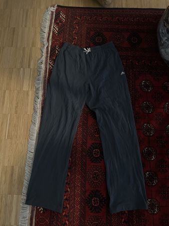 Adidas Sporthose schwarz Grösse M gebrauchter Zustand