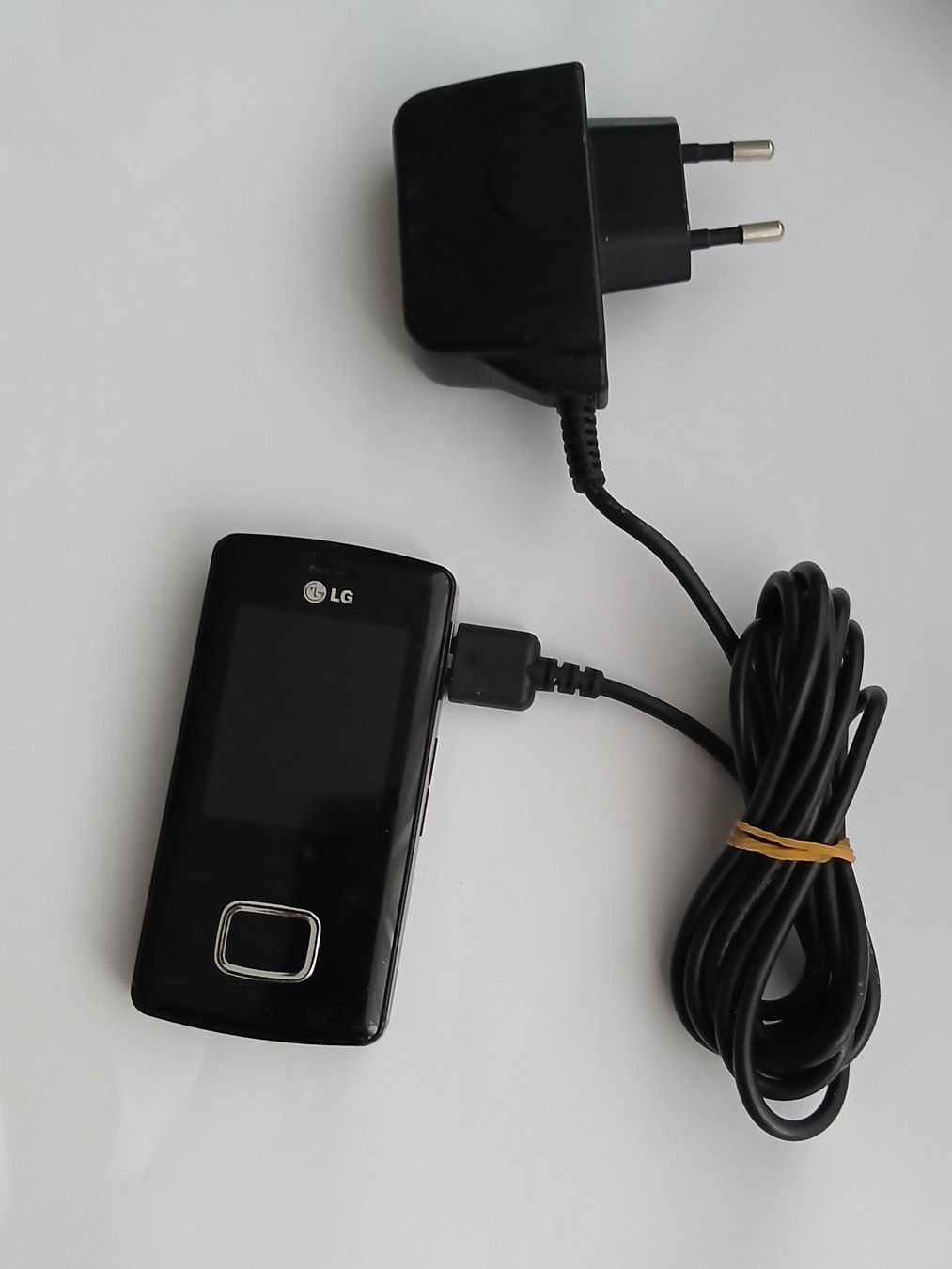 LG Telefoni cellulari / Smartphones: LG Slider Handy Schwarz – Usato da Kloten venduto da Travolli 2
