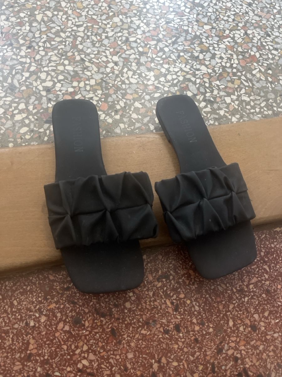 Damenschuhe: schwarz matte Slippers – Gebraucht aus Arch von sibylle.anne 1