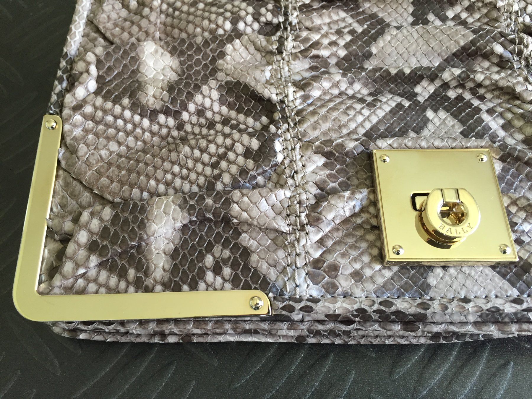 Bally Borse da donna: Bally Python Clutch – Usato da Olten venduto da Metacomet 5