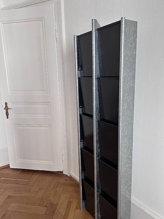 Regale: Lehni Schuhkippe – Gebraucht aus Basel von car_ft2g