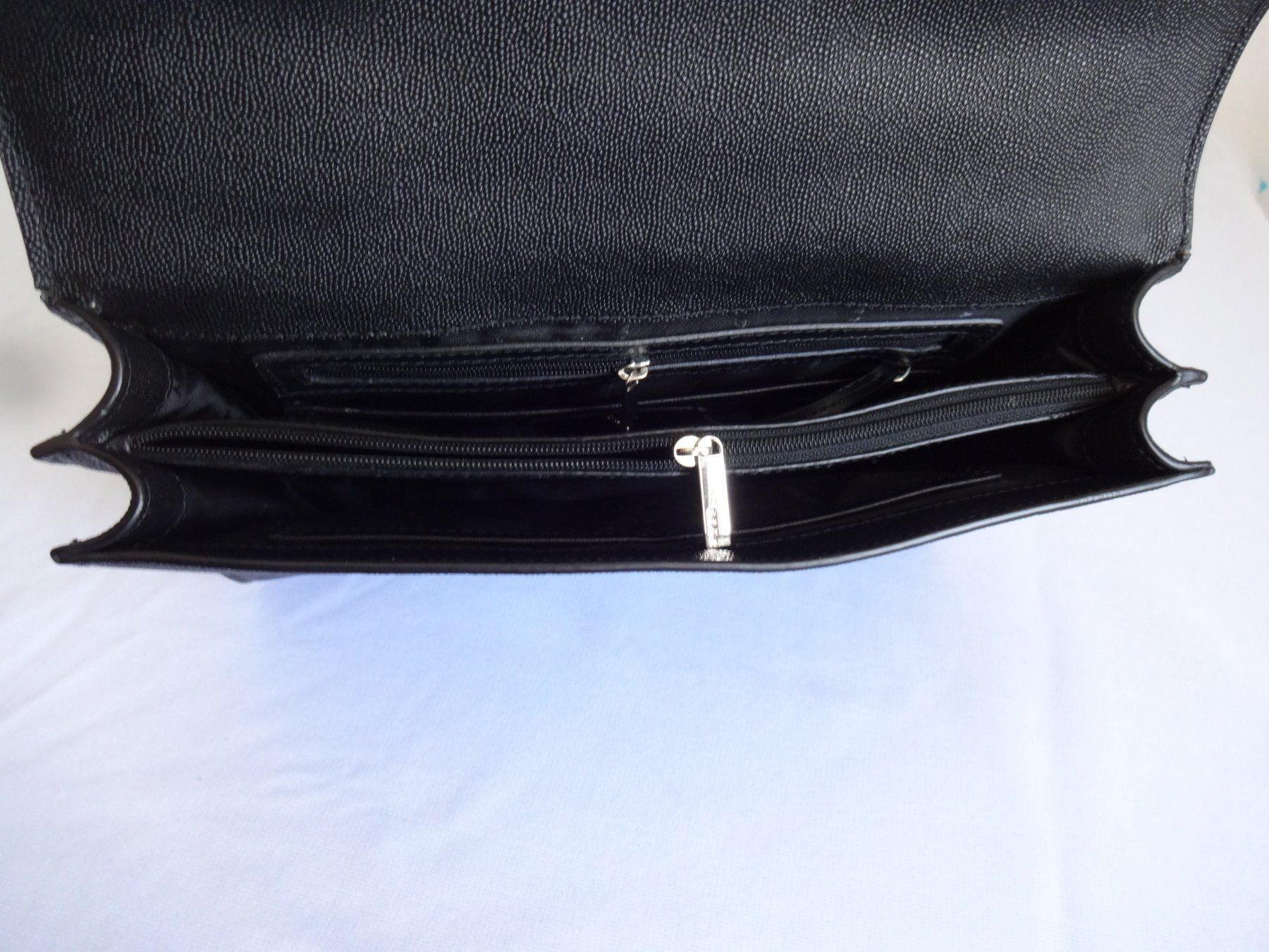 DKNY Borse da donna: *** DKNY *** Leder Umhängetasche – Nuovo (secondo la descrizione) da Frauenfeld venduto da Jahy 7