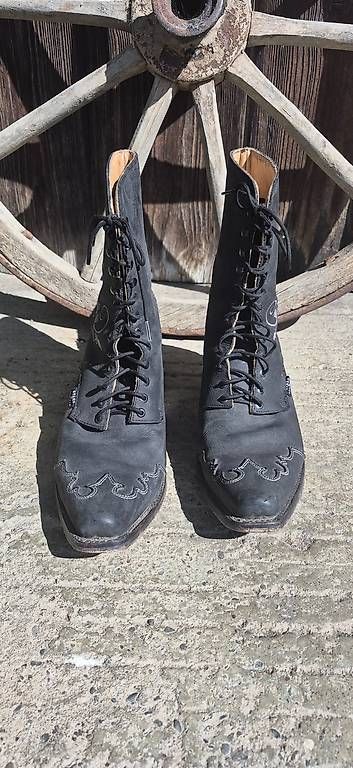Damenschuhe: Tolle schwarze Schnür-Boots Gr. 40 – Neu (gemäss Beschreibung) aus Leuggern von silbergirl 2