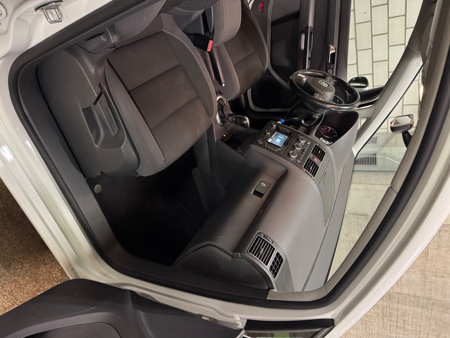 VW Automobili: VW TOURAN 2.0TDI DSG – Usato da Arbon venduto da togo12 6