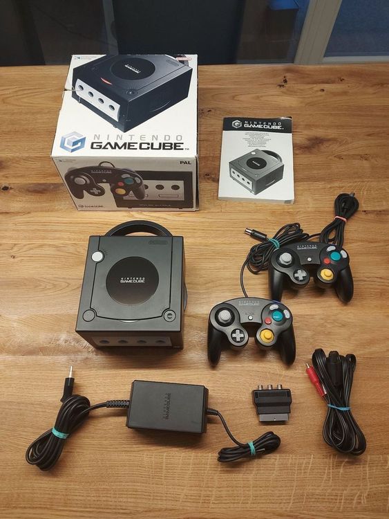 Gamecube mit OVP und 2Controller (Top Zustand) ab 1.- (Gebraucht) in ...