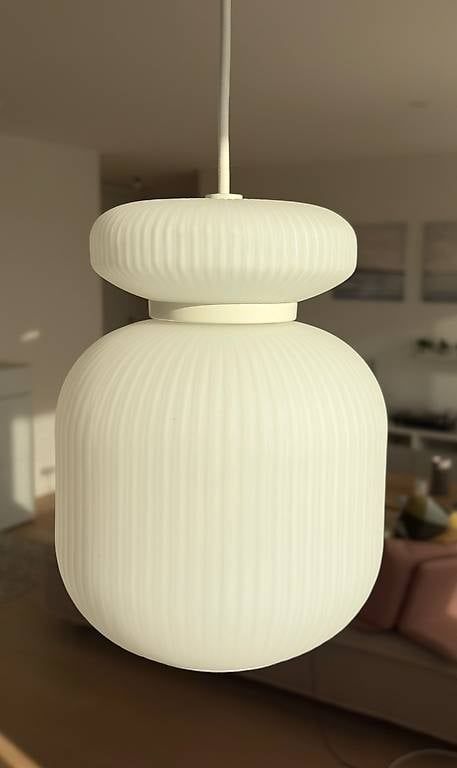 Bolia Lampade: 1 suspension et 1 lampe de table "Maiko" – Usato da Clarmont venduto da Picaros 2