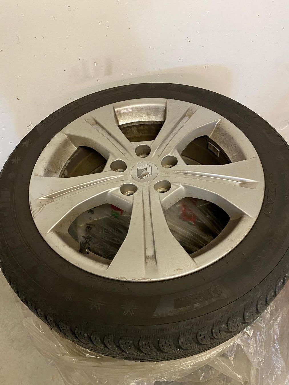 Michelin Pneus & Kompletträder: 4 Winterräder Renault Scenic – Gebraucht aus Wetzikon ZH von chr_sxr9