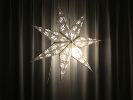 Faltbare Sternlampe In2U aus Karton