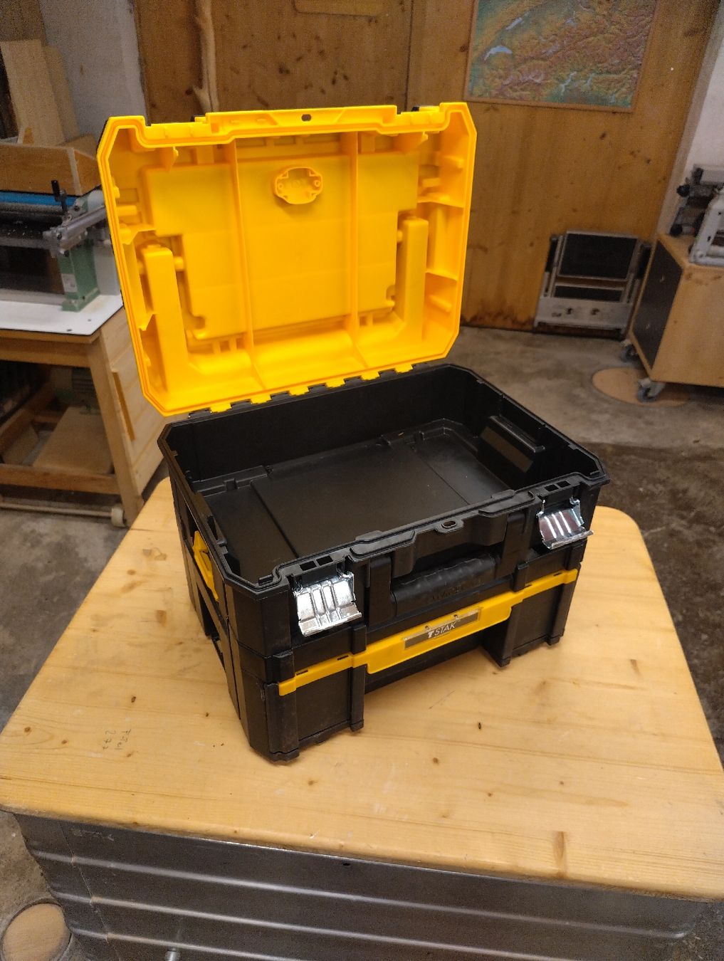 Dewalt Alle Werkzeuge: DeWalt Werkzeugkasten stapelbar 2teilig – Gebraucht aus Buchackern von flubua 2