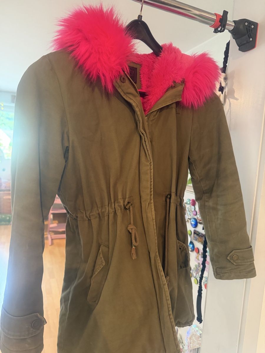 Mäntel: Winterjacke mit Pinkem Fell – Gebraucht aus Witterswil von gsc_z6ts 3
