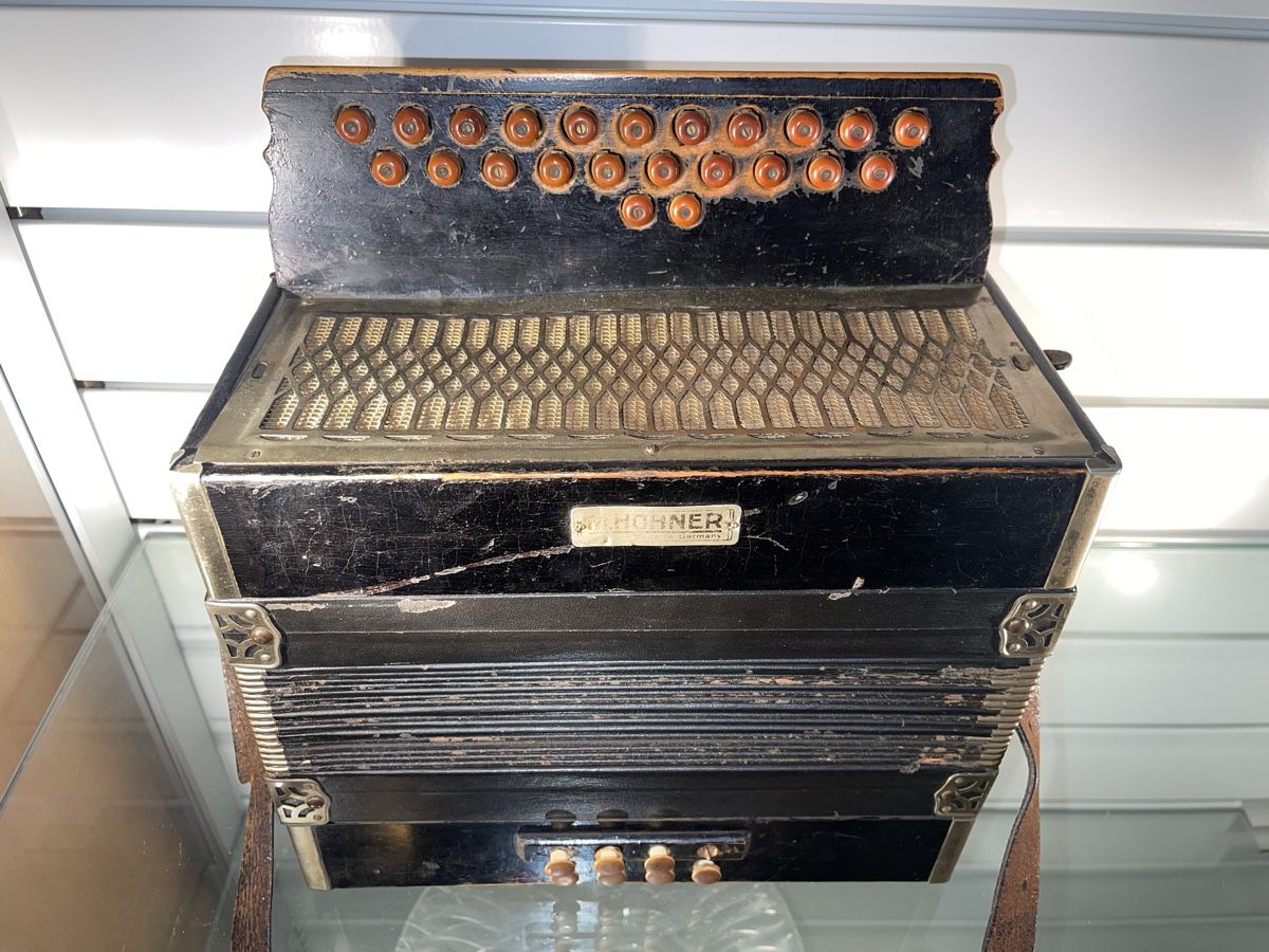 Hohner Musikinstrumente: Handorgel Antik Marke M. HOHNER Made in Germany – Gebraucht aus Siebnen von speedy63 1
