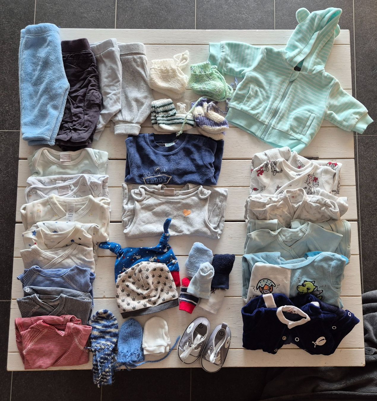 Kleiderpakete & -sets: Kleider Paket 4, 35 Teile, Winter, Grösse 50 – Gebraucht aus Menzingen von bostit69