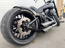 Harley-Davidson Breakout black BEAST