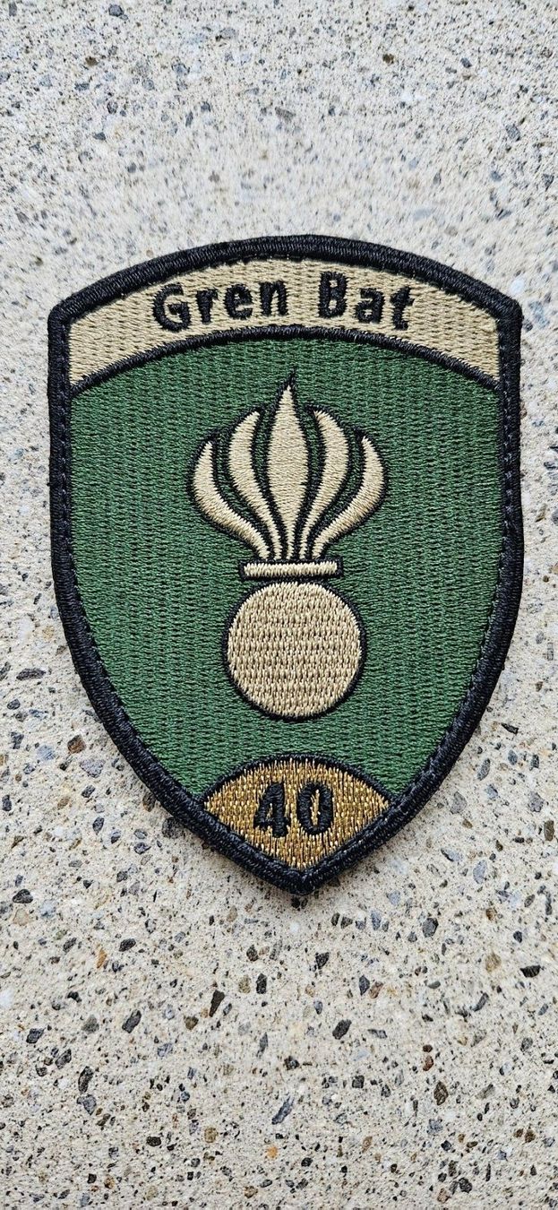 Schweizer Armee Placchette & Badge: *** Badge Grenadier mit klett *** – Nuovo e nell'imballaggio originale da Riedholz venduto da fr_sIruP