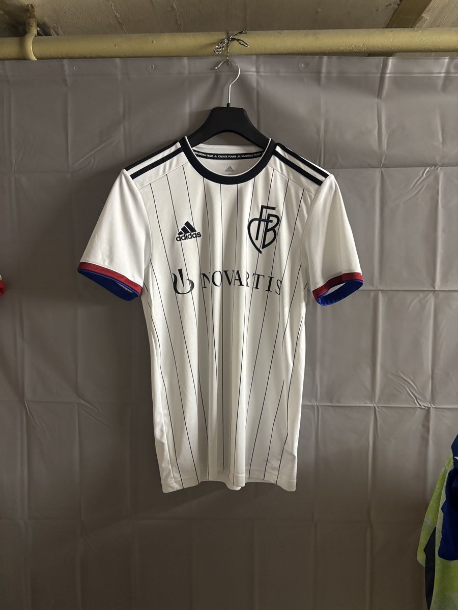 Canottiere & Pantaloni: FC Basel Trikot Saison 2019/2020 ab 5.- – Nuovo (secondo la descrizione) da Basel venduto da kleinerprinz