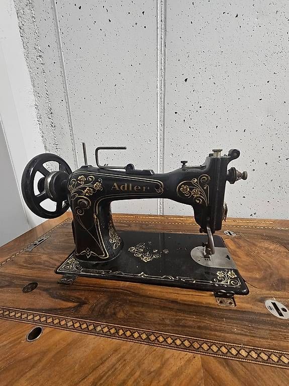 Macchine da cucire: Nähmaschine mit Tisch – Usato da Pfäffikon SZ venduto da sgr87 3