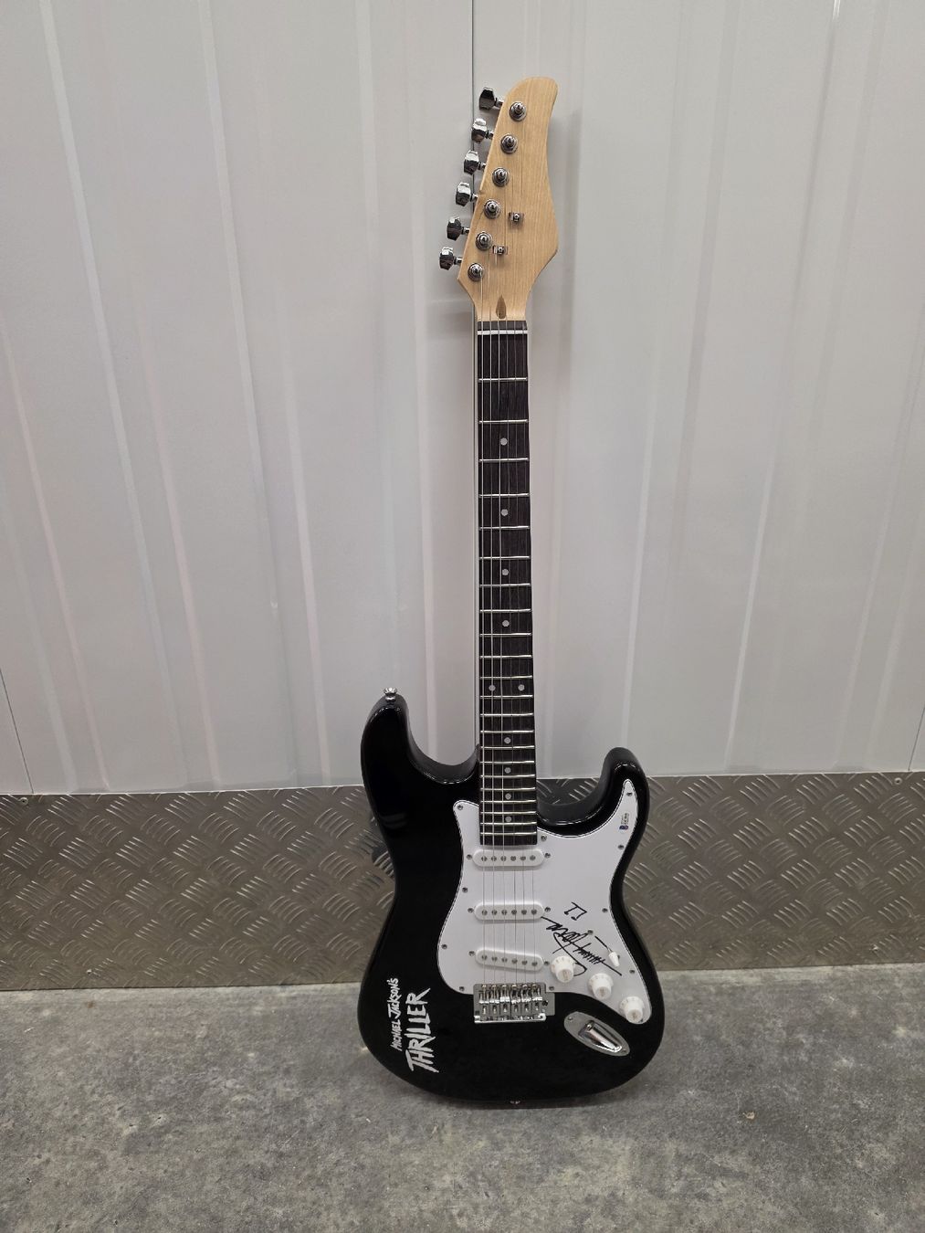 Musikinstrumente: Guitare électrique Dédicacé – Gebraucht aus Val-d'Illiez von AntiqueG